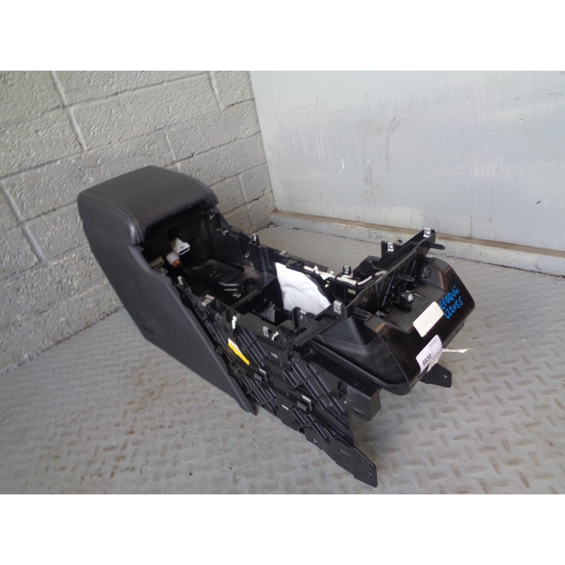 Range Rover Evoque Centre Console Ebony Black Arm Rest Leather L538 L22055