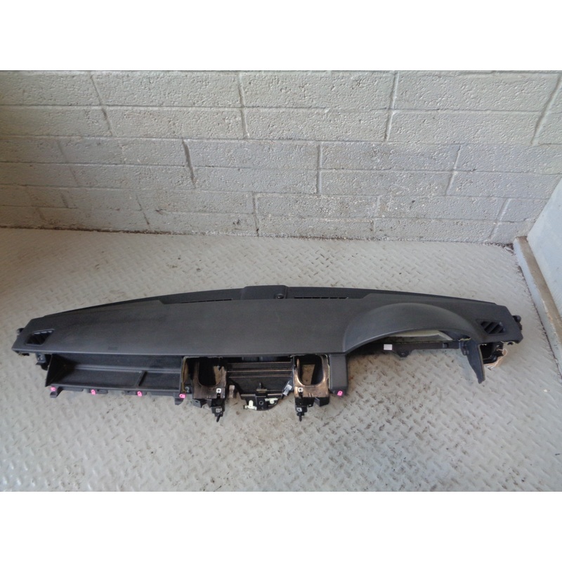 Discovery 3 Dashboard Black with Passenger Airbag for Sat Nav Vehicles K03065