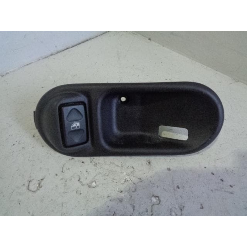 Discovery 2 Window Switch and Surround Off Side Rear 2002 to 2004 Facelift