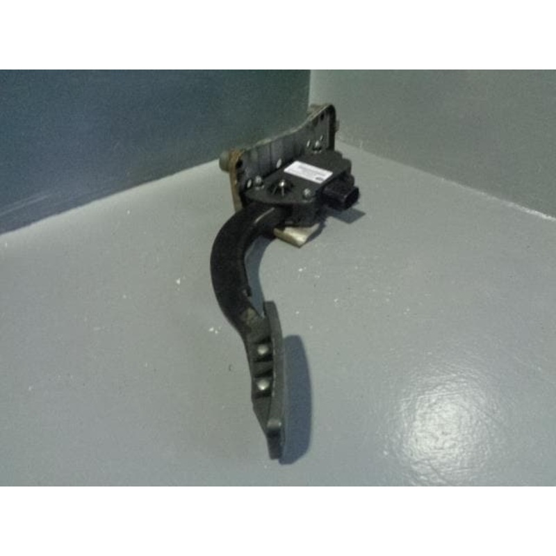 Discovery 3 Throttle Accelerator Pedal SLC500041 2.7 TDV6 Manual 2004 to 2009