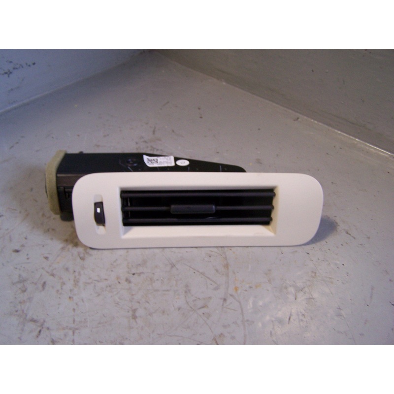 Discovery Sport Air Vent Off Side Right C Pillar L550 Land Rover 2014 to 2019