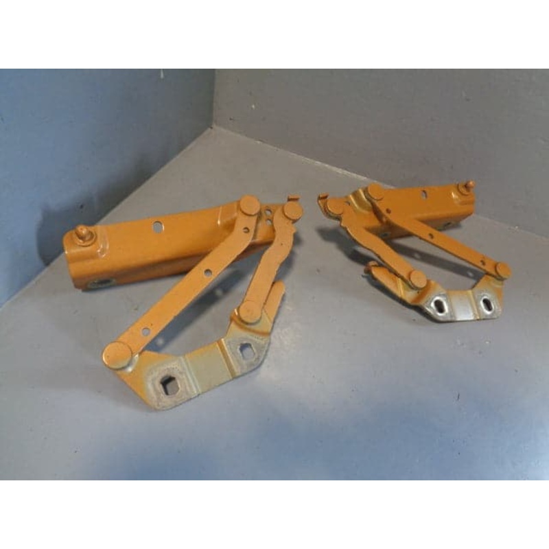 Freelander 2 Bonnet Hinges Pair Of Orange Land Rover 2006 to 2015