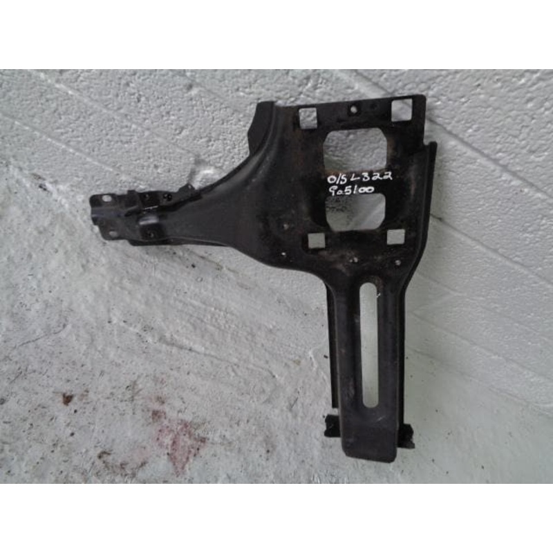 Range Rover L322 ASW760041 Off Side Headlight Mounting Plate 2002 to 2006 G05100