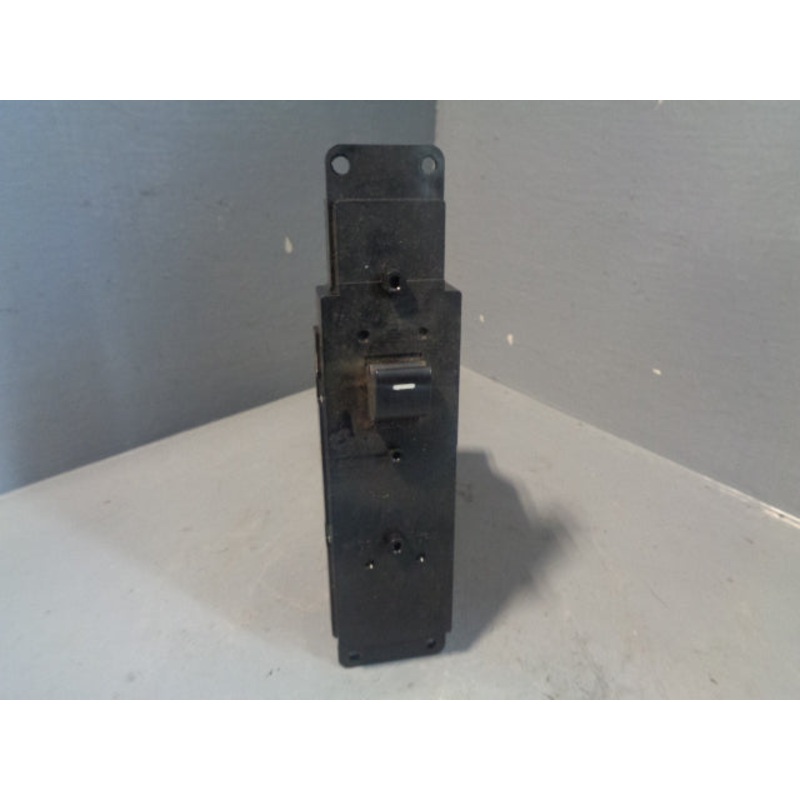 Range Rover L322 Near Side Front Electric Window Switch YUD000261PUY