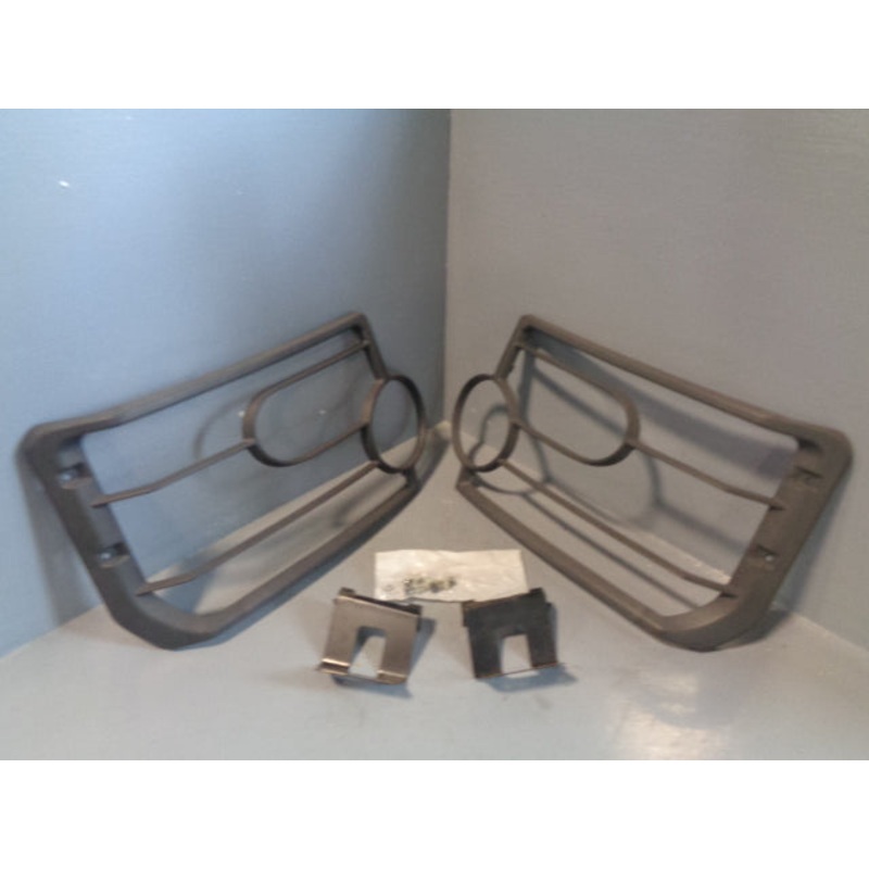 Discovery 3 Headlight Guards Pair Front with fixings Land Rover 2004 to 2009