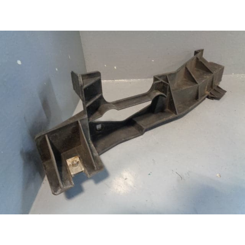 Range Rover L322 Headlight Bracket Off Side Pre Facelift 2002 to 2005 7009236 RH