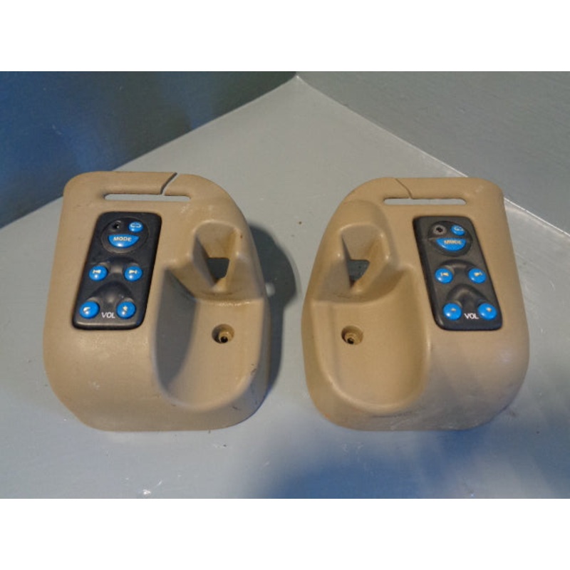 Discovery 2 Headphone Audio Controls Volume Rear Pair Land Rover 1998 to 2004