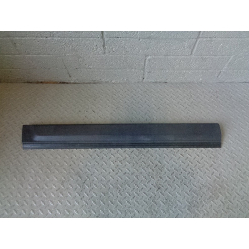 Discovery 3 Lower Door Moulding Trim Near Side Front Land Rover 2004 to 2009