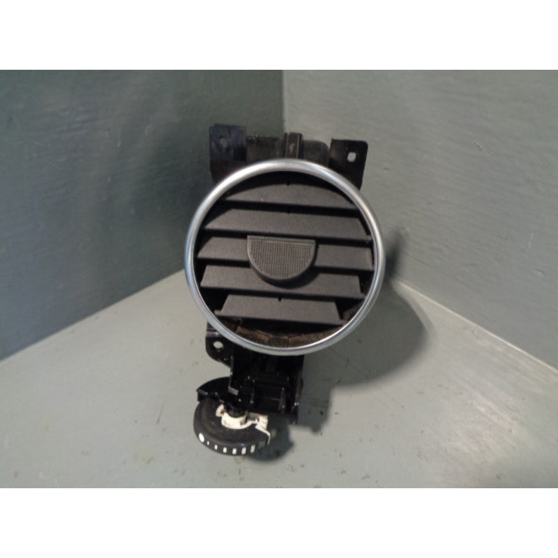 Discovery 4 Heater Air Vent Near Side Centre AH22-01454-B Land Rover 2009 to 2014
