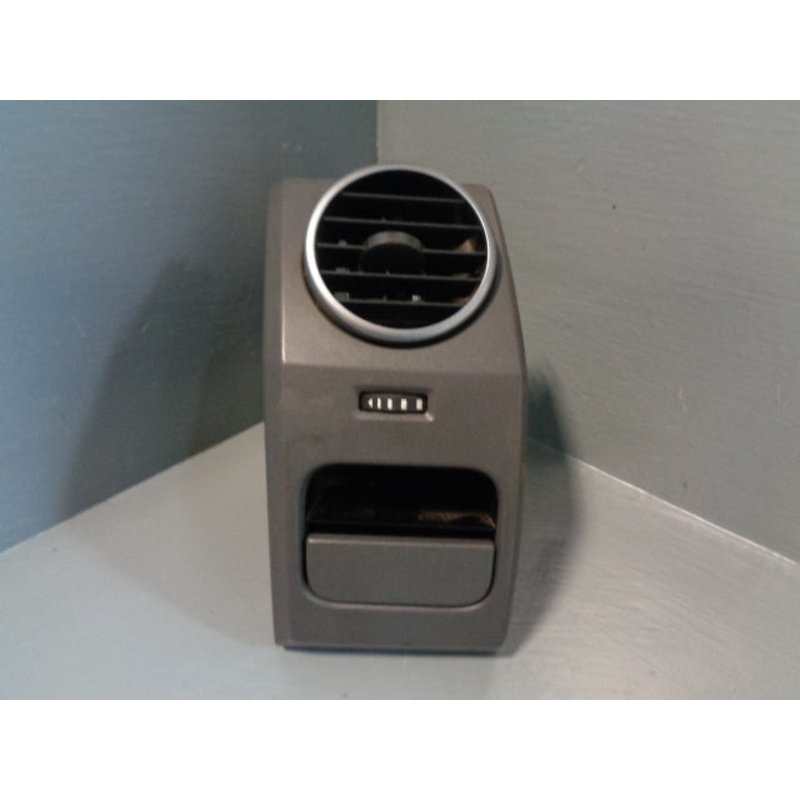 Discovery 3 Air Vent and Surround Near Side Passenger with Cup Holder Land Rover