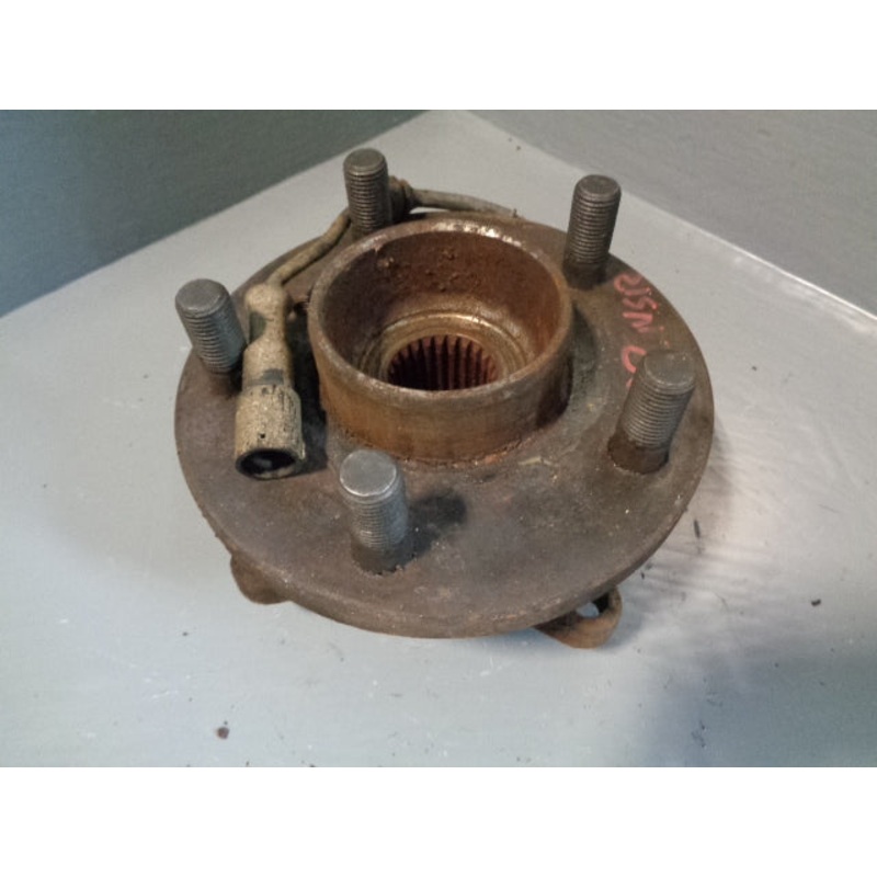 Discovery 2 Hub Bare with ABS Sensor Near Side Rear TD5 Land Rover 1998 to 2004