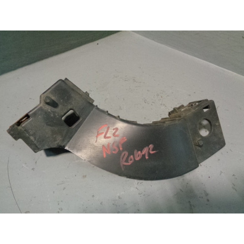 Freelander 2 Bumper Bracket Near Side Front LR002150 2006 to 2011