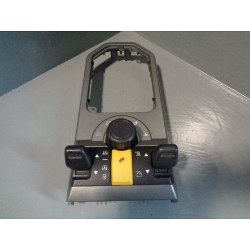 Discovery 3 Terrain Settings Panel Switch Air Suspension YUD501850 Land Rover