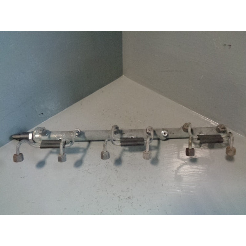 Range Rover Fuel Rail and Sensor Bosch L322 3.0 TD6 Diesel 2002 to 2006 with Pipes