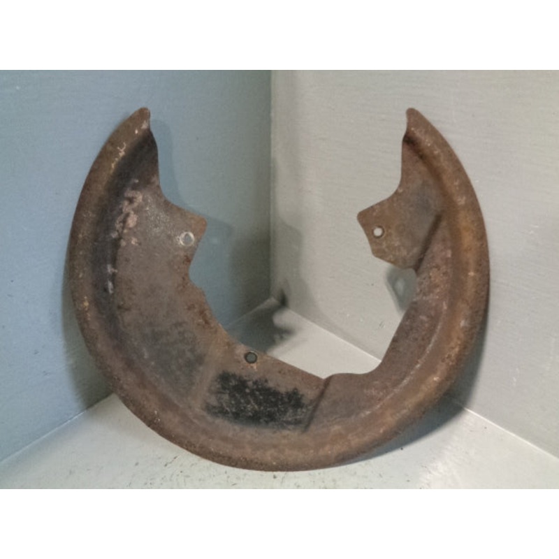 Discovery 2 Back Plate Dust Guard Shield Near Side Front Land Rover 1998 to 2004