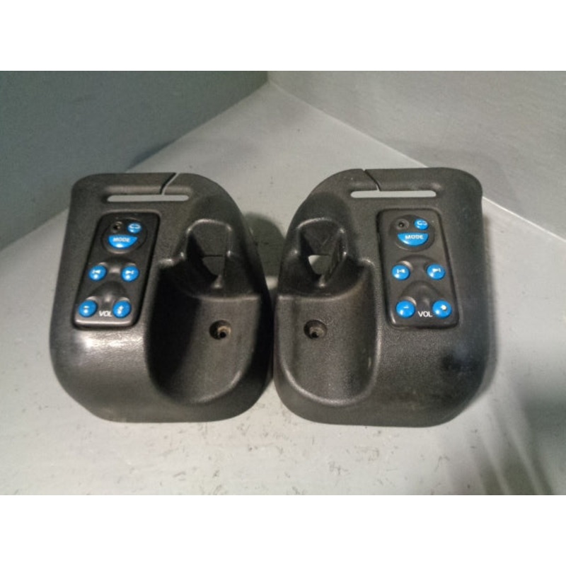 Discovery 2 Headphone Audio Controls Black Rear Pair Land Rover 1998 to 2004