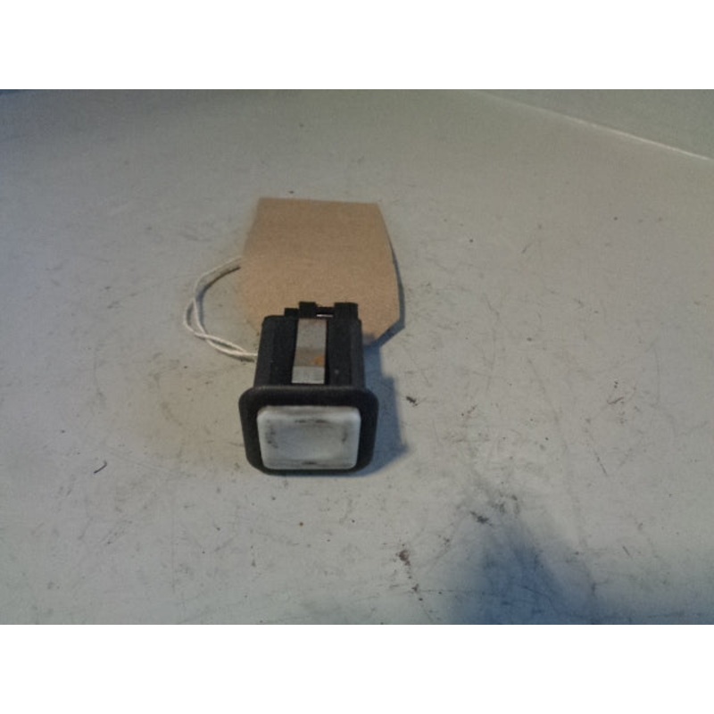 Discovery 3 4 Lower Tailgate Switch FQY500011 Land Rover L319 2004 to 2009