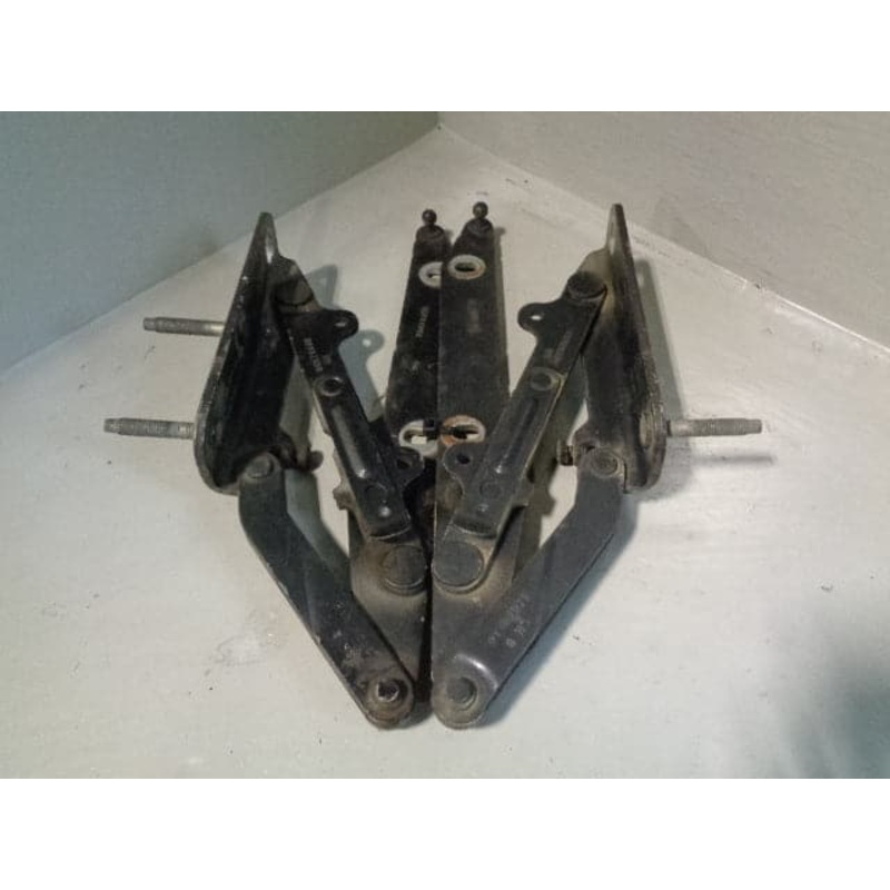 Discovery 3 Bonnet Hinges Pair Of Land Rover 2004 to 2009