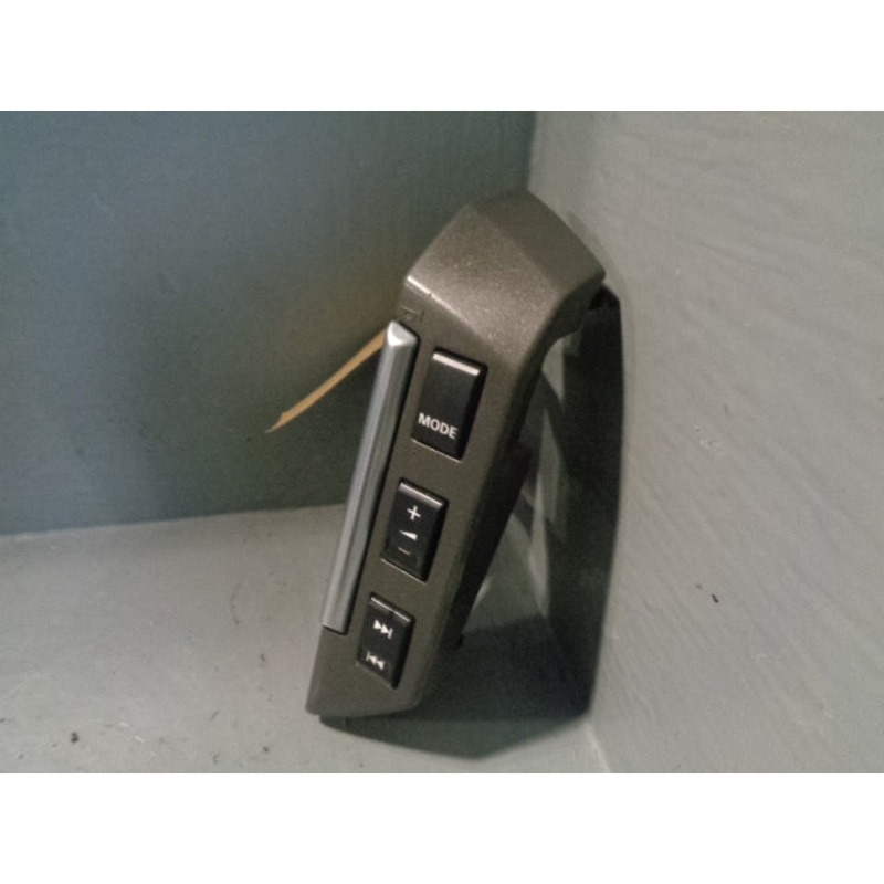 Freelander 2 Steering Wheel Audio Controls XPD500670Land Rover 2006 to 2011