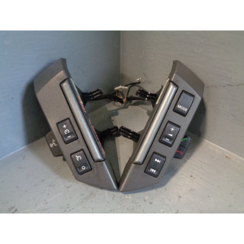 Range Rover Sport Steering Wheel Audio and Cruise Controls 2005 to 2009 B15083