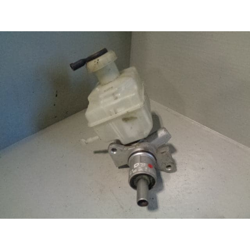 Discovery 3 Brake Master Cylinder for Automatic Land Rover 2004 to 2009