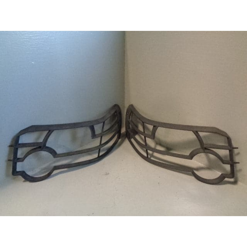 Freelander 1 Headlight Guards Pair Set VUB501390 Land Rover 2004 to 2006