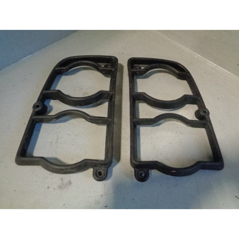 Freelander 1 Rear Light Guards Pair Set Facelift Land Rover 2004 to 2006