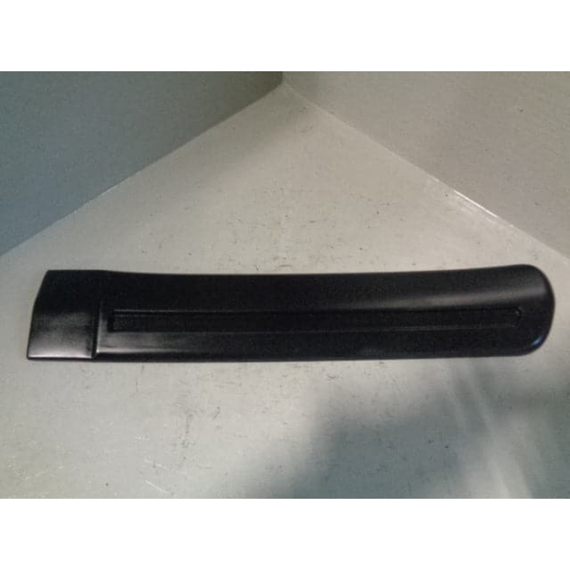Discovery 2 Door Trim Rubbing Strip Near Side Rear Land Rover 1998 to 2004