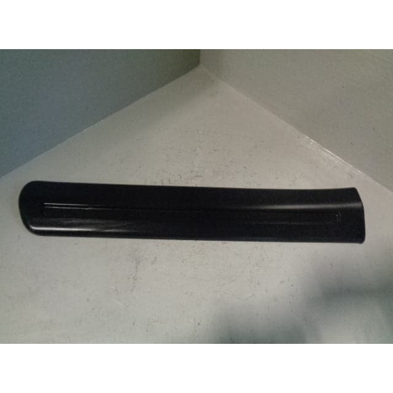 Discovery 2 Trim Rubbing Strip Near Side Rear Wing Land Rover 1998 to 2004