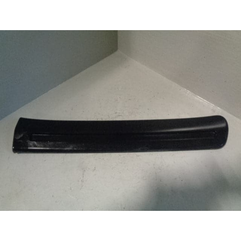 Discovery 2 Trim Rubbing Strip Off Side Rear Wing Land Rover 1998 to 2004