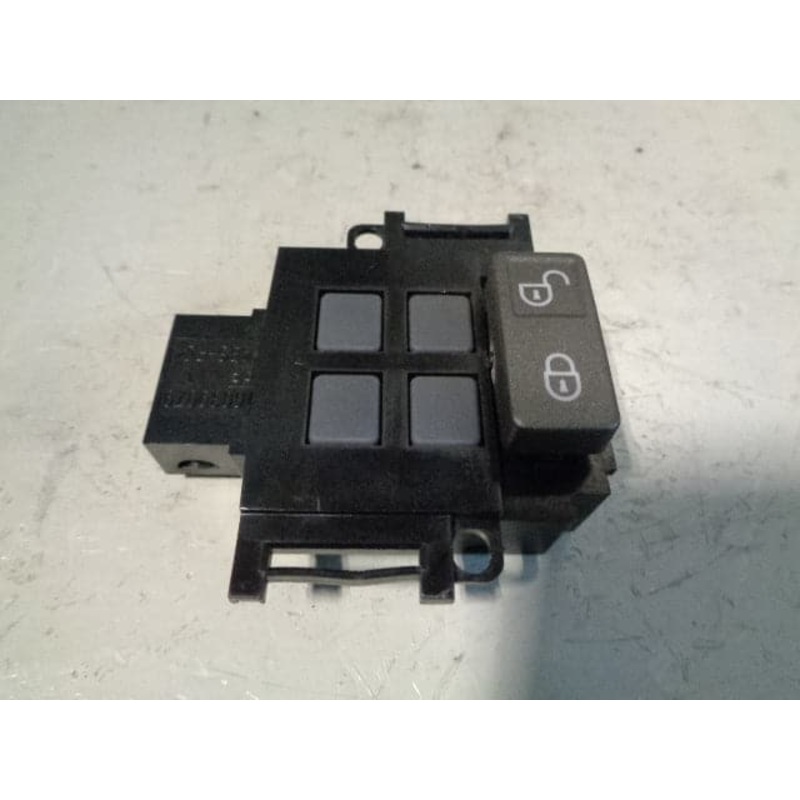 Near Side Front Door Lock Switch AH22-14017 BA Discovery 4 Range Rover Sport