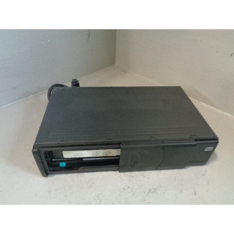 Range Rover L322 CD Multi Changer Alpine XQE000120 6 Disc 2002 to 2006