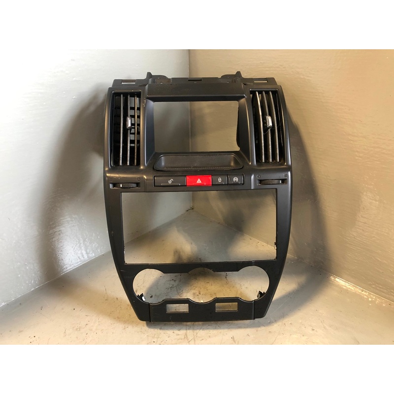 Freelander 2 Centre Dashboard Vents Panel Black Land Rover 2006 to 2011 R25075