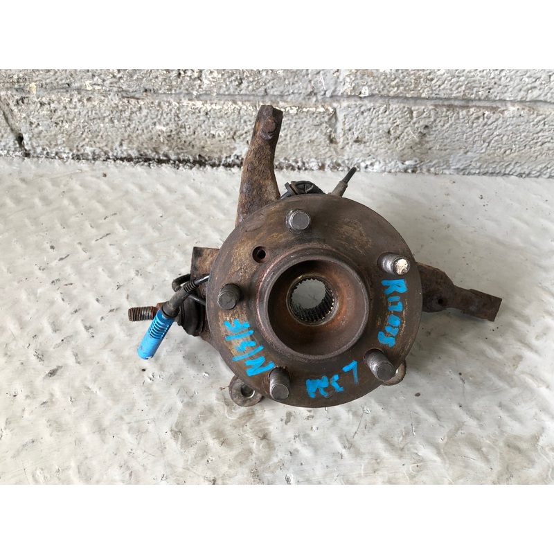 Range Rover L322 Hub Assembly Near Side Front 2002 to 2006 All Models R17075