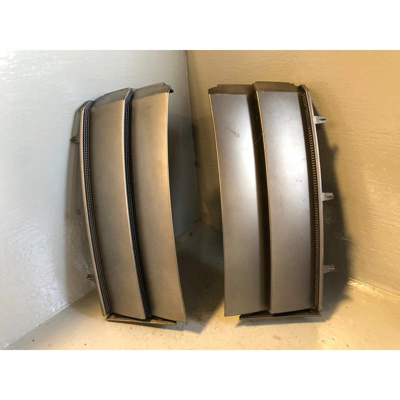 Range Rover L322 Wing Side Grille Vents Standard Grey Pair 2006 to 2013 R17075