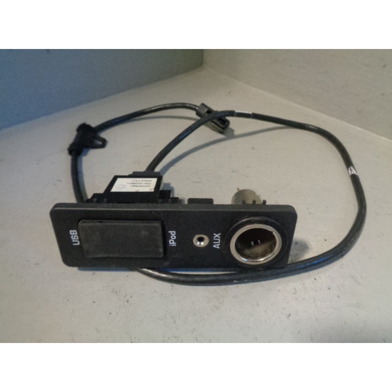 Jaguar XF USB iPod Aux Socket Centre Console 8X23 19C166 AD 2007 to 2015