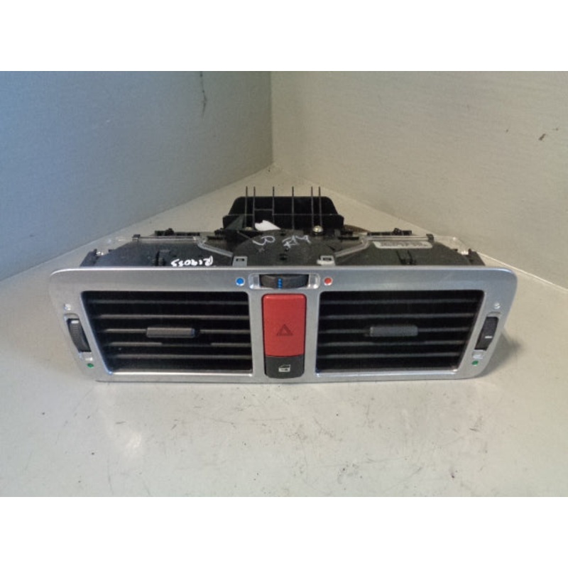 Range Rover L322 Dashboard Centre Air Vents JBD000022PUY with Hazard Switch