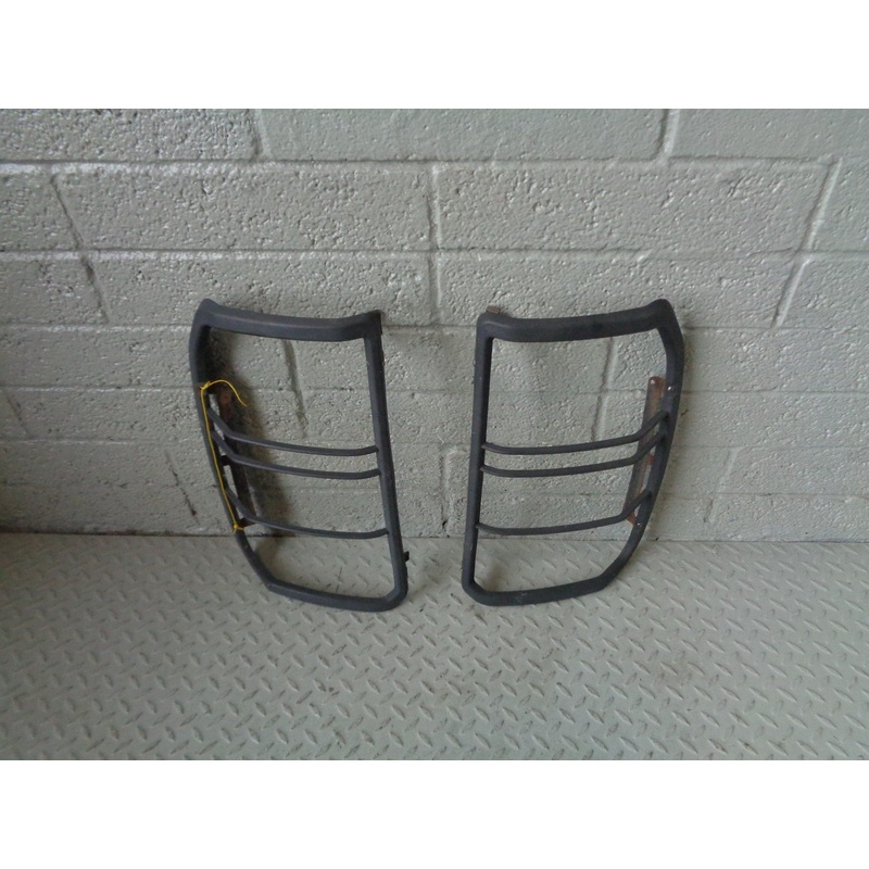 Discovery 3 Rear Light Guards Pair Set VUB501380 Land Rover 2004 to 2009