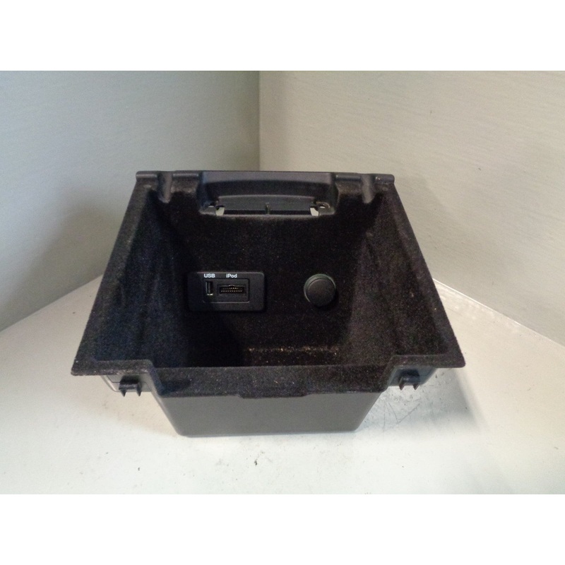 Range Rover L322 Centre Console Storage Box USB and iPod Ports 2006 to 2010