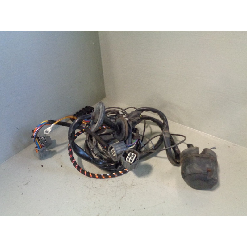Land Rover Discovery 3 Trailer Towing Wiring Loom with 13 Pin Plug 2004 to 2009