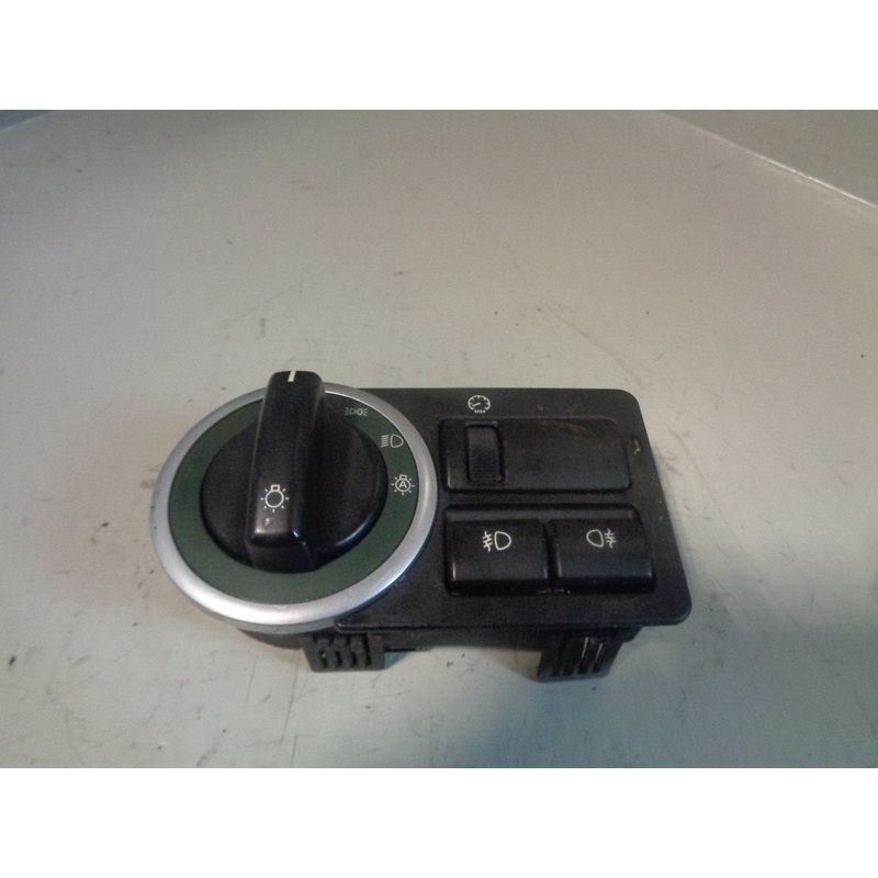 Range Rover L322 Headlight Switch Controls Green Surround YUD500880PUY