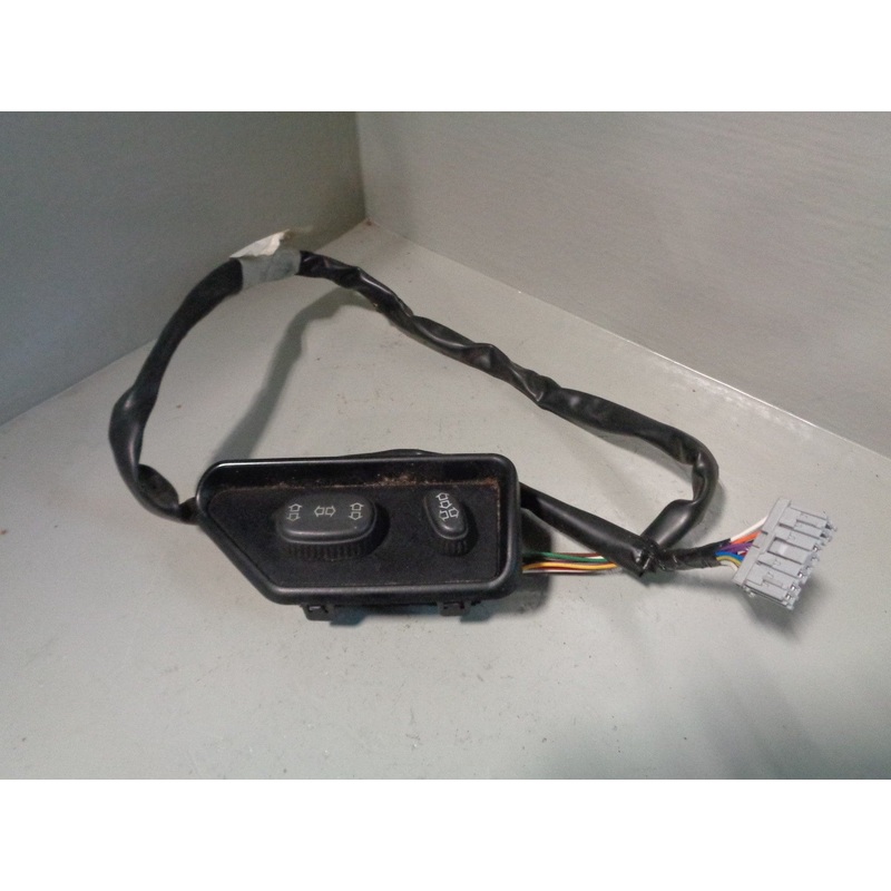 Discovery 2 Electric Seat Switch Off Side Front with Wiring Loom Land Rover
