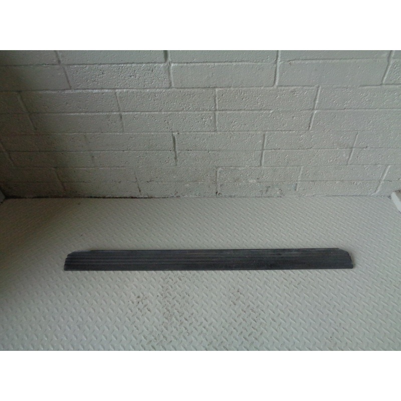 Discovery 2 Rear Bumper Scuff Load Trim Land Rover 1998 to 2004