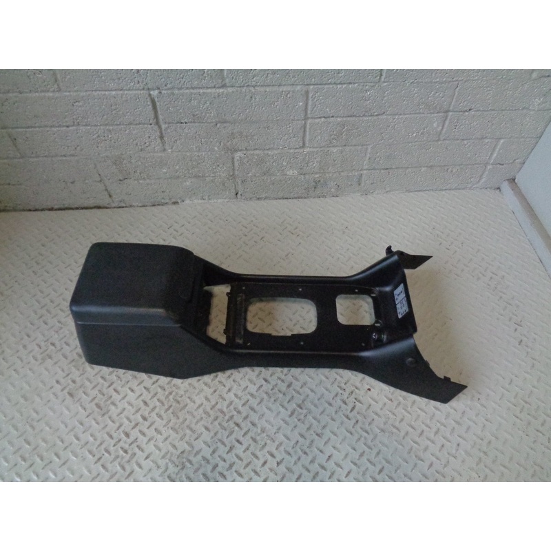 Discovery 2 Centre Console Arm Rest Black Auto Land Rover 2002 to 2004 R15123