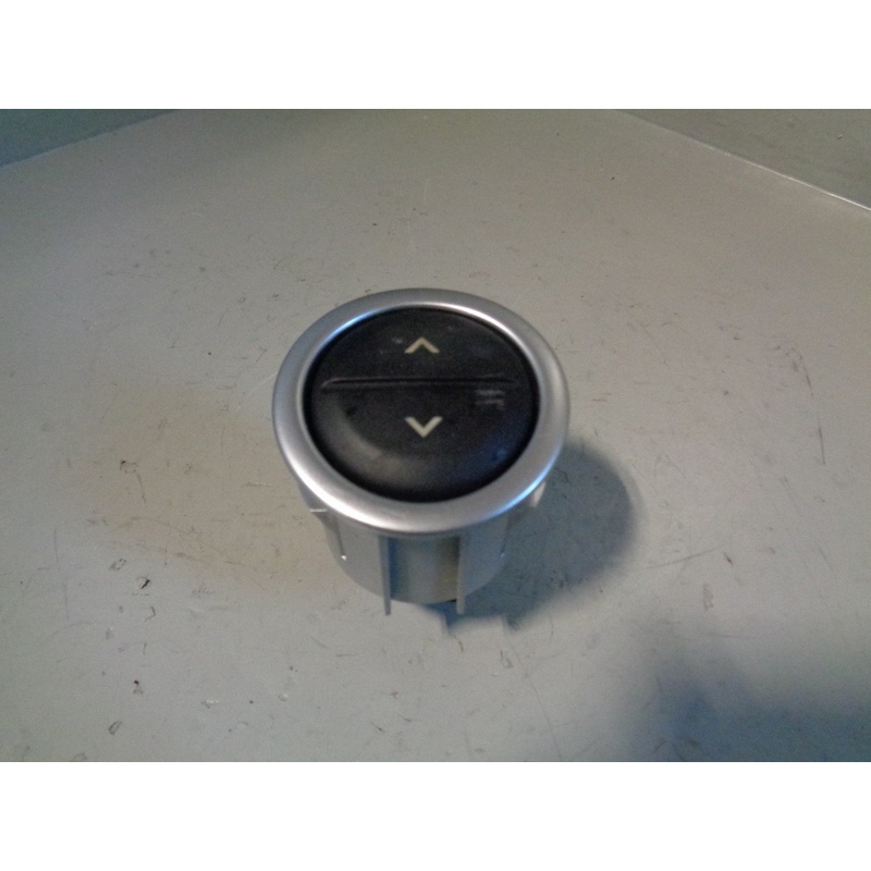 Range Rover L322 Electric Glove Box Release Switch Facelift 2006 to 2010