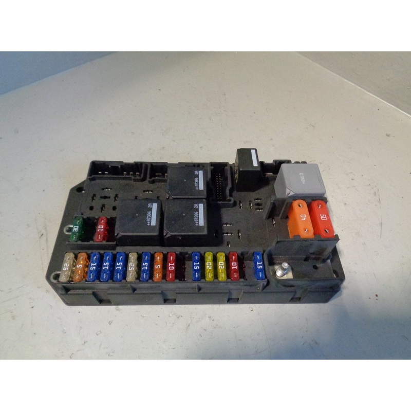 Range Rover L322 Fuse Box 3.6 TDV8 YQE500390 Engine Bay 2006 to 2010