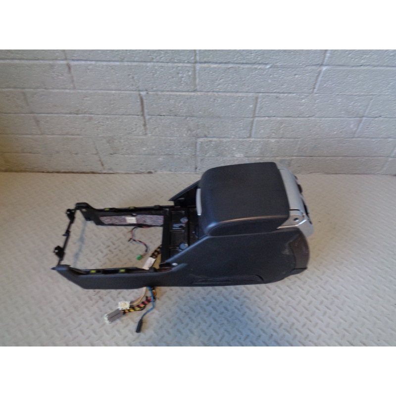 Range Rover L322 Leather Arm Rest Centre Console Black 12v Aux Facelift R04014
