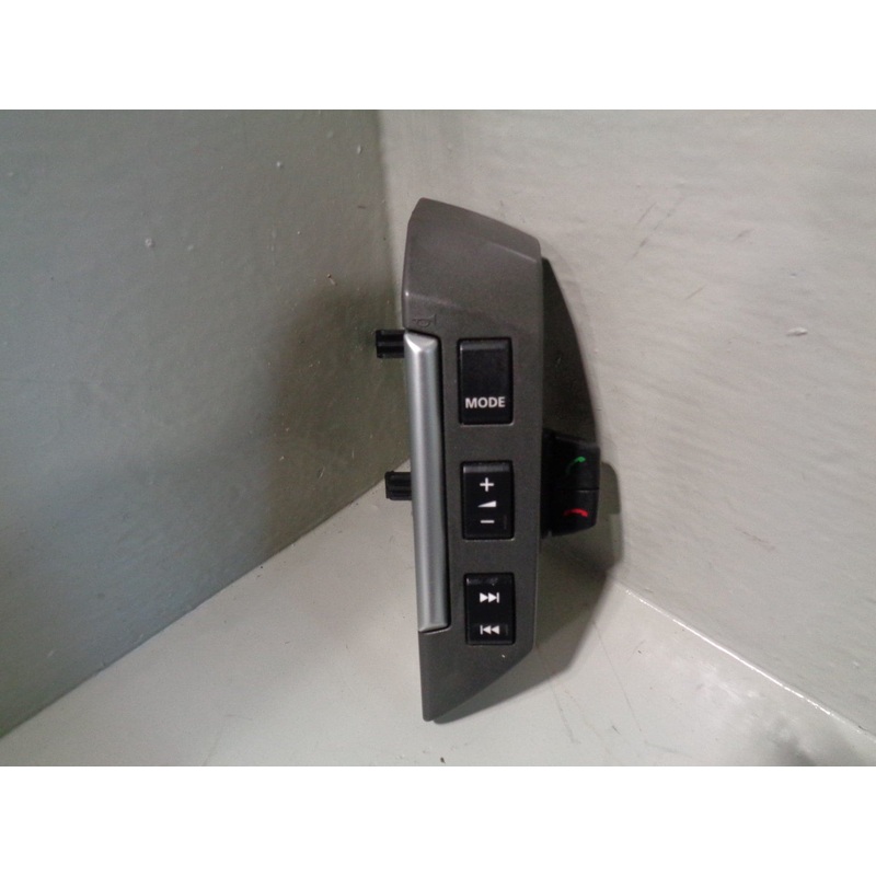Freelander 2 Steering Wheel Audio Controls XPD500730 Land Rover 2006 to 2011