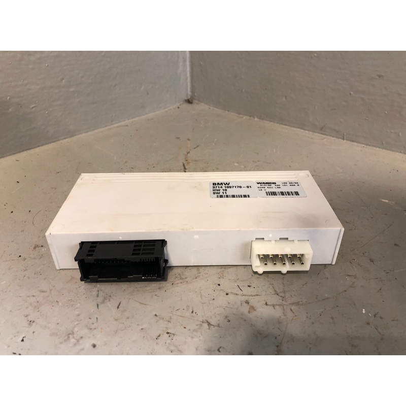 Range Rover L322 Air Suspension Control Module ECU 3714 1097170-01 2002 to 2006