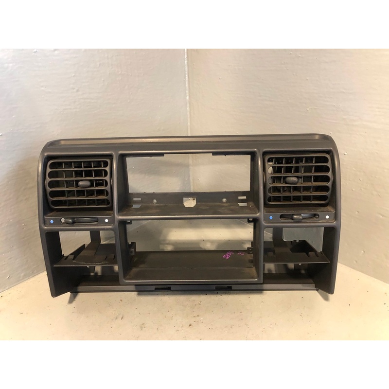 Discovery 2 Centre Air Vents Dashboard Panel Grey Land Rover 1998 to 2002 L06085
